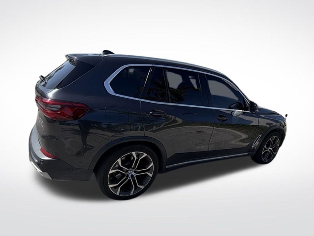 Used 2020 Gray BMW sDrive40i image 2