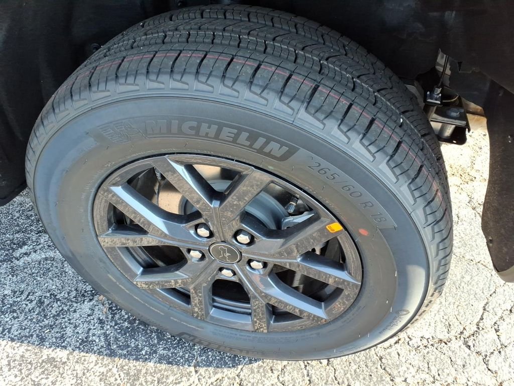 New 2027 High-Gloss Black Paint Jeep Laredo Altitude image 5