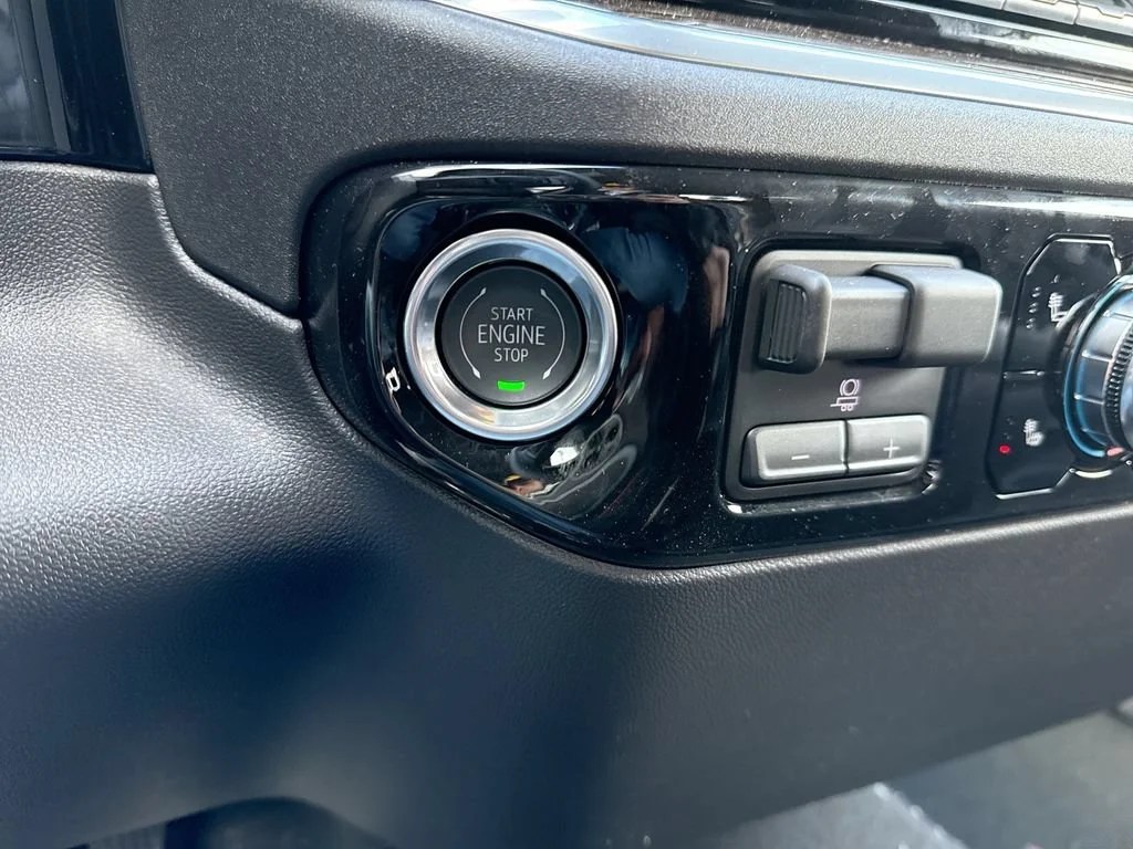 New 2026 Onyx Black GMC Elevation image 17