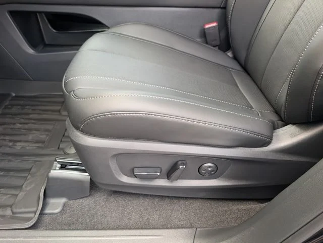 New 2027 MINERAL BLACK INFINITI LUXE image 22