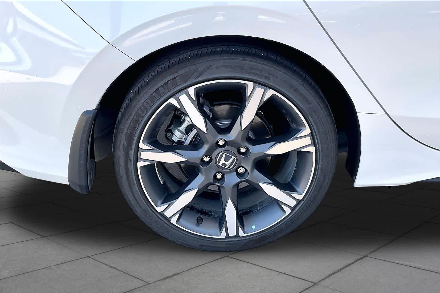 Used 2025 Platinum White Pearl Honda Sport Touring image 11