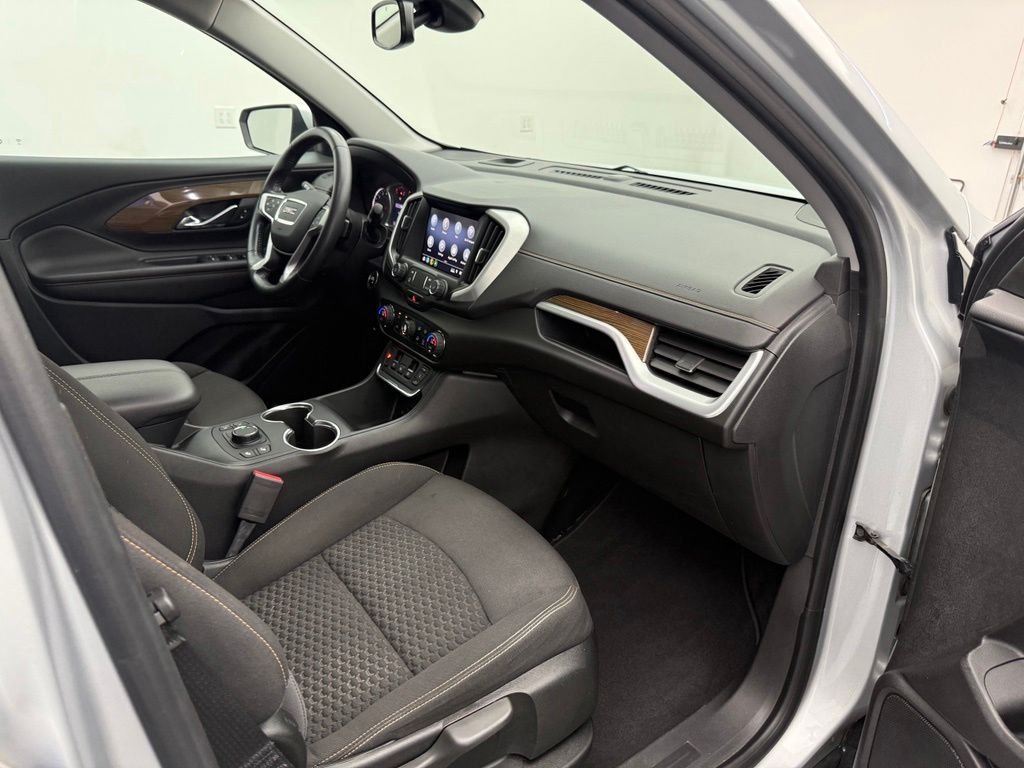 Used 2020 Silver GMC SLE image 35
