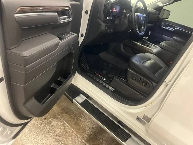 Used 2026 Summit White Chevrolet LT image 19