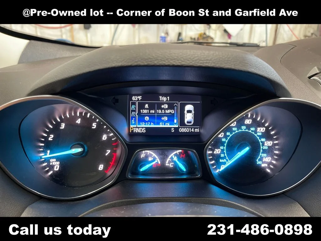 Used 2014 Orange Ford SE image 21