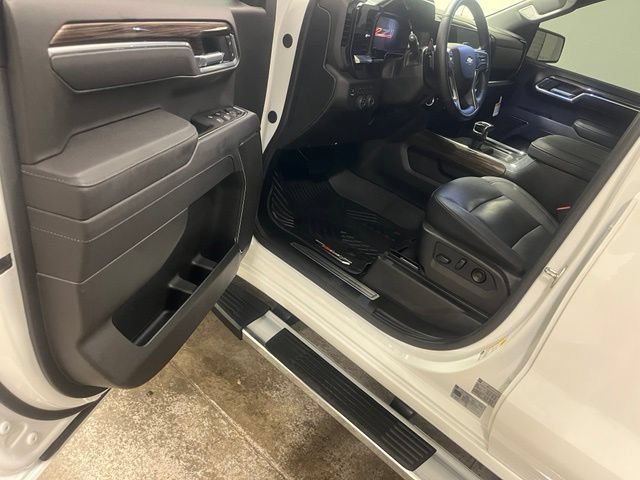 Used 2026 Summit White Chevrolet LT image 19