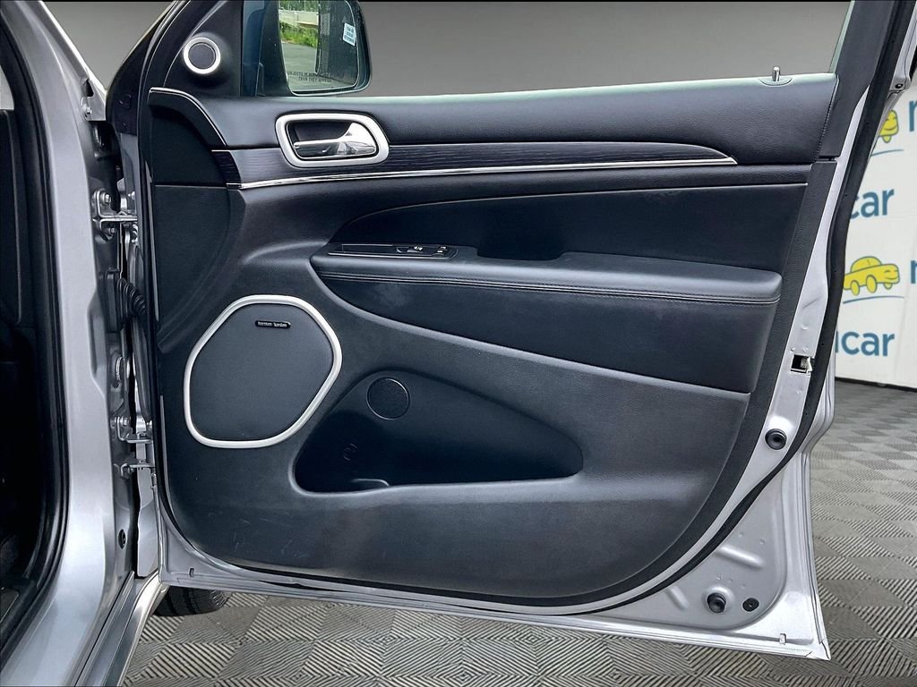Used 2018 Billet Silver Metallic Clearcoat Jeep Summit image 12