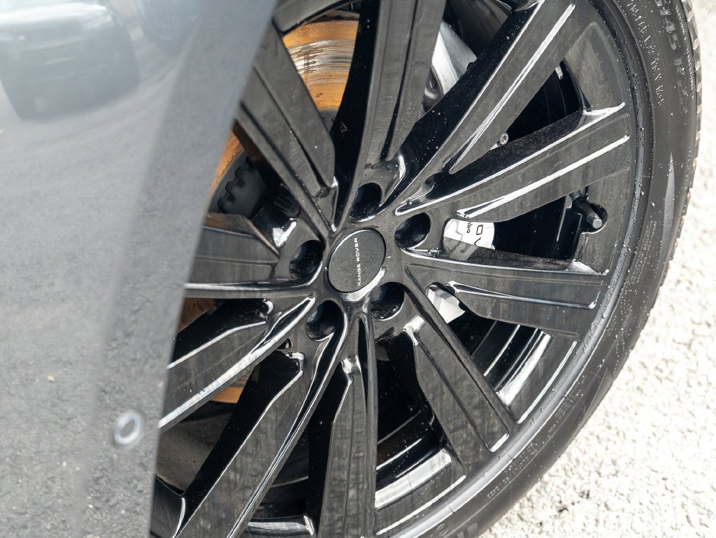 New 2026 Carpathian Grey Land Rover SE image 9