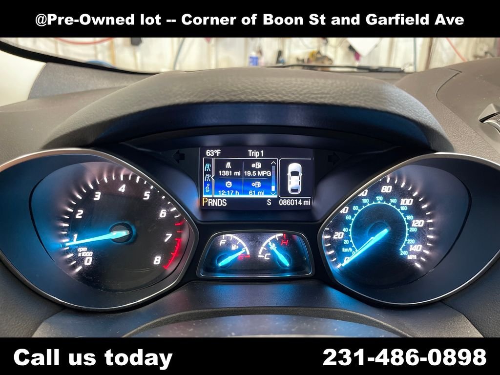 Used 2014 Orange Ford SE image 21