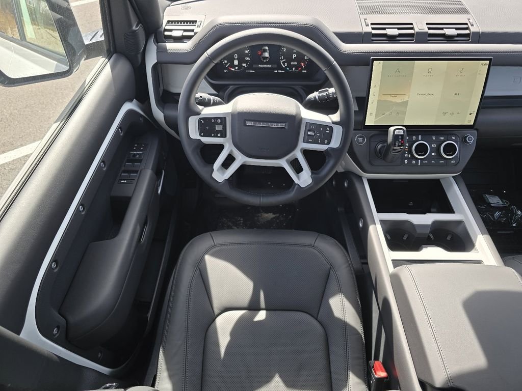 New 2026 Fuji White Land Rover X-Dynamic se image 34
