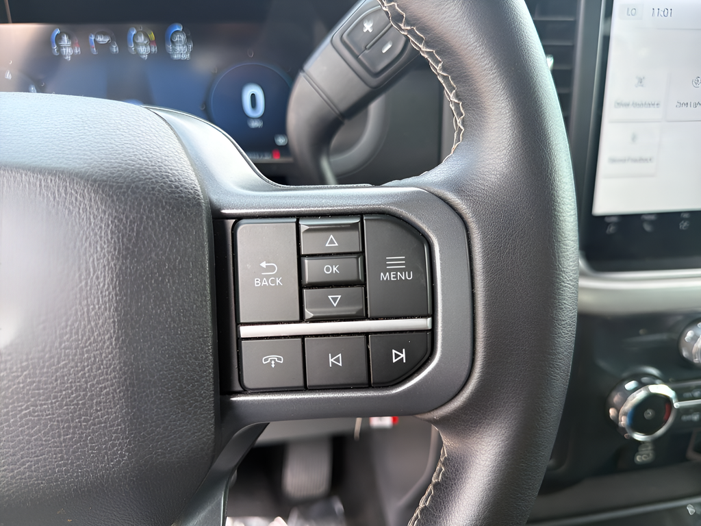 Used 2025 Silver Ford XLT image 28