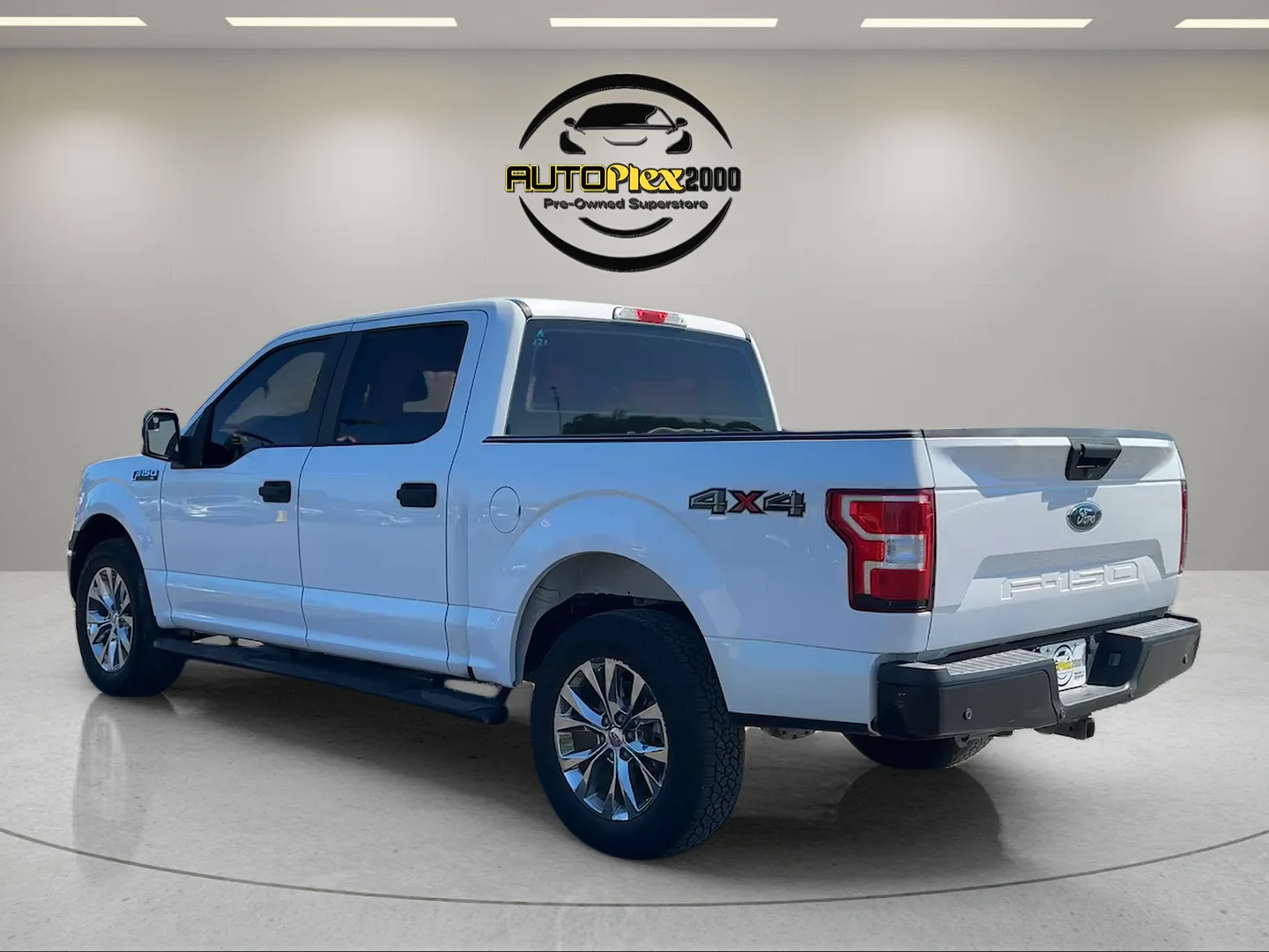 Used 2019 White Ford XL image 5