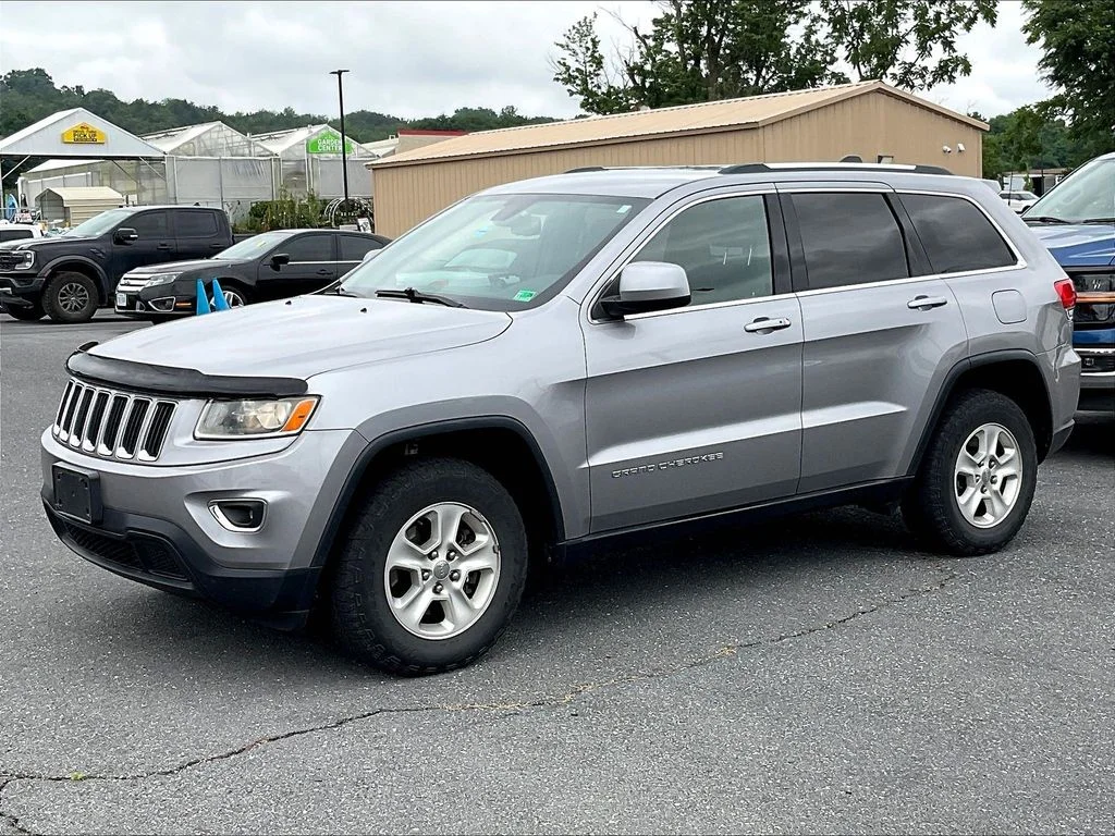 Used 2016 Silver Jeep Laredo image 2