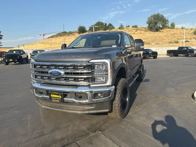 Used 2025 Gray Ford Lariat image 3