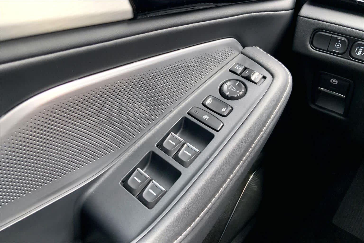 Used 2026 Solar Silver Metallic Acura w/Technology Package image 34
