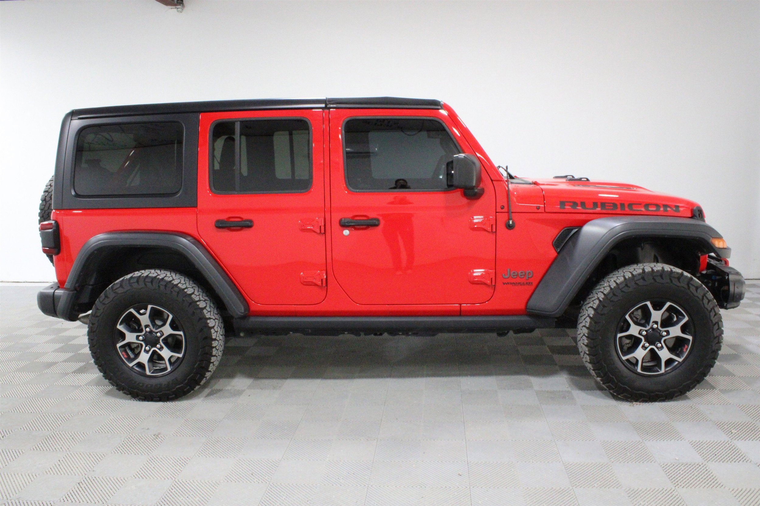 Used 2018 Firecracker Red Clearcoat Jeep Rubicon image 25