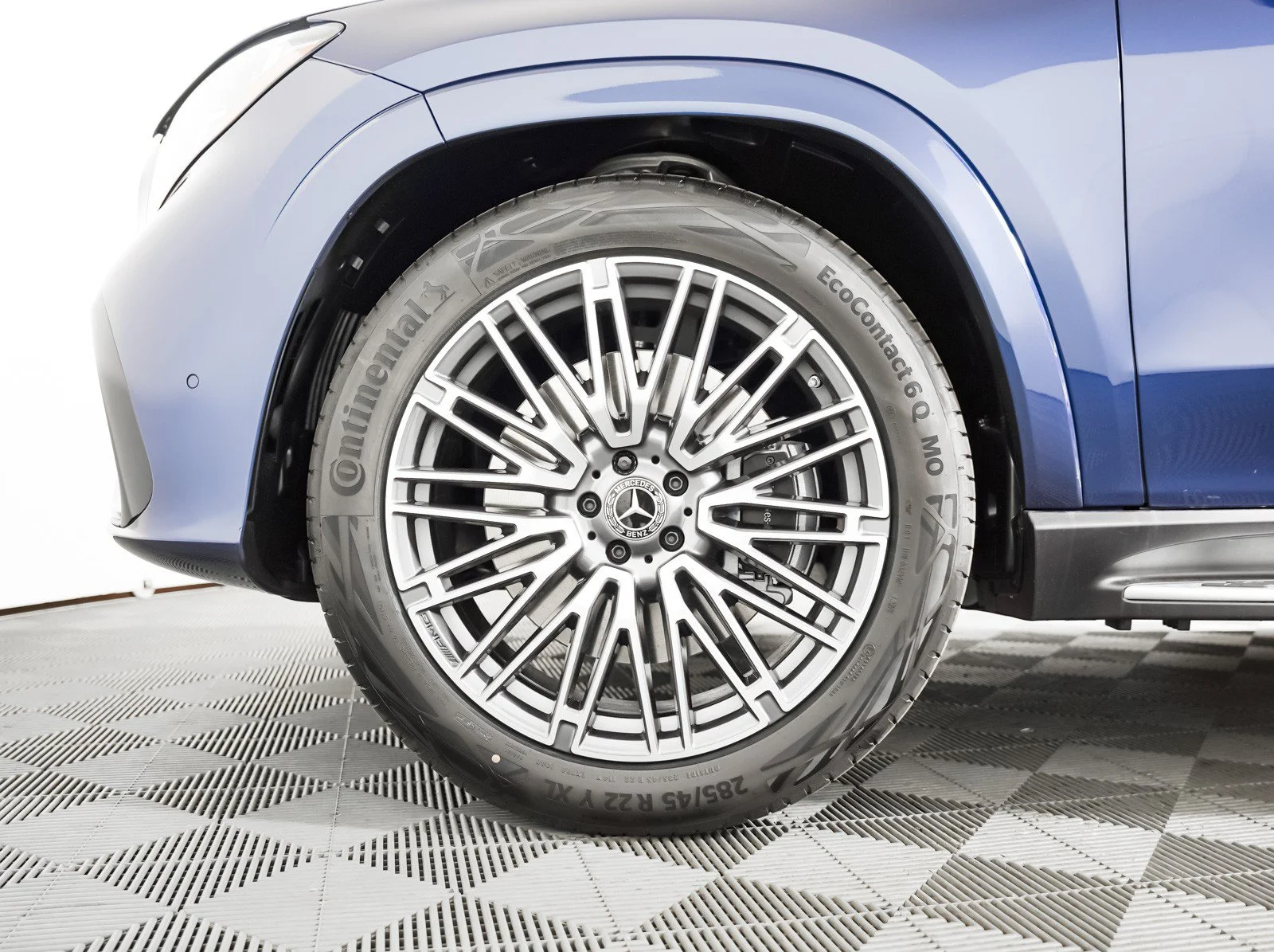New 2027 Twilight Blue Metallic Mercedes-Benz 4MATIC® image 4