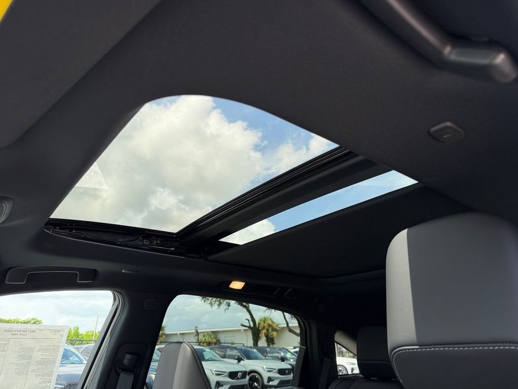 New 2027 RADIANT WHITE INFINITI Luxe AWD image 16