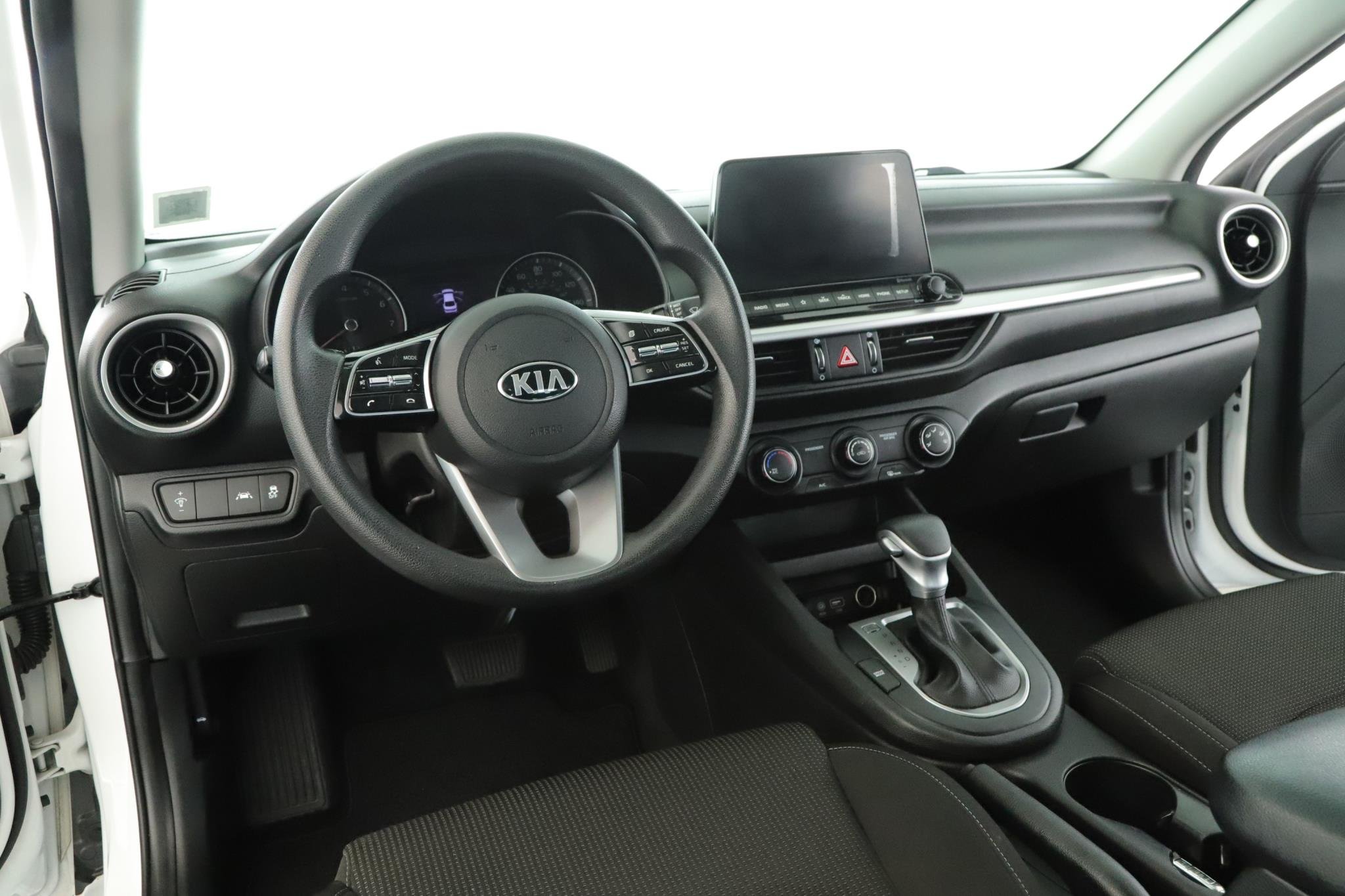 Used 2021 Snow White Pearl Kia LXS IVT image 2