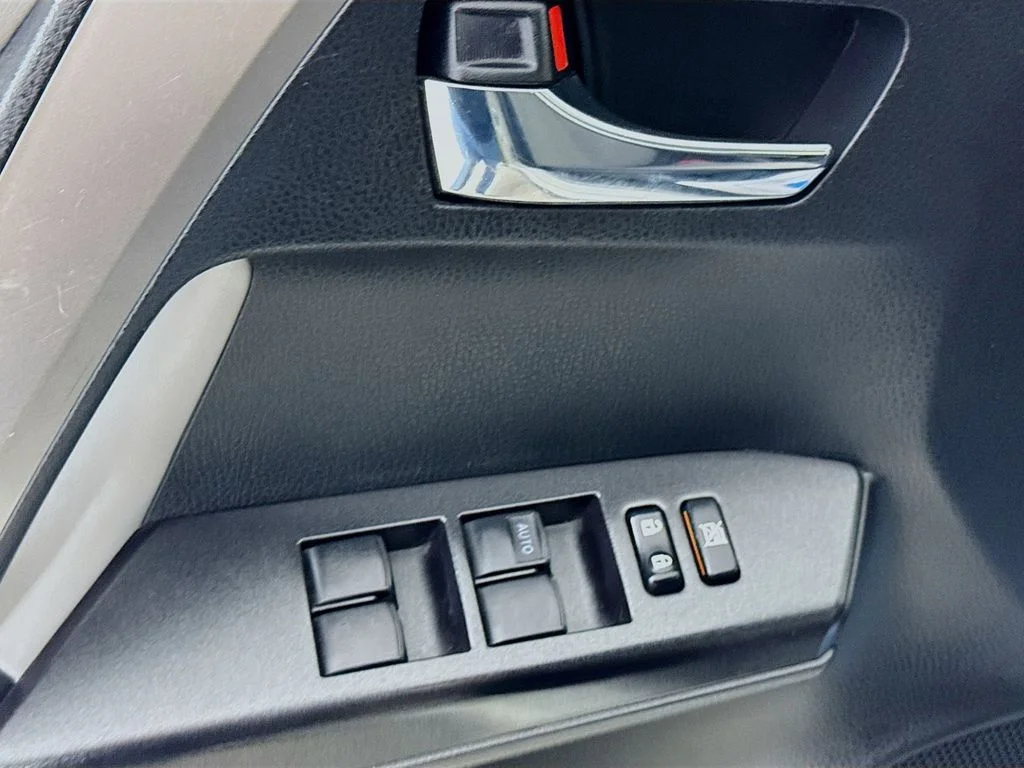 Used 2016 Super White Toyota XLE image 20