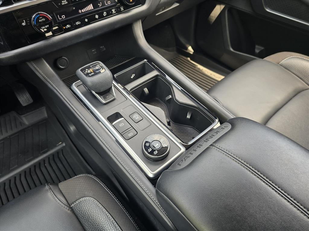 Used 2022 Gray Nissan SL image 17