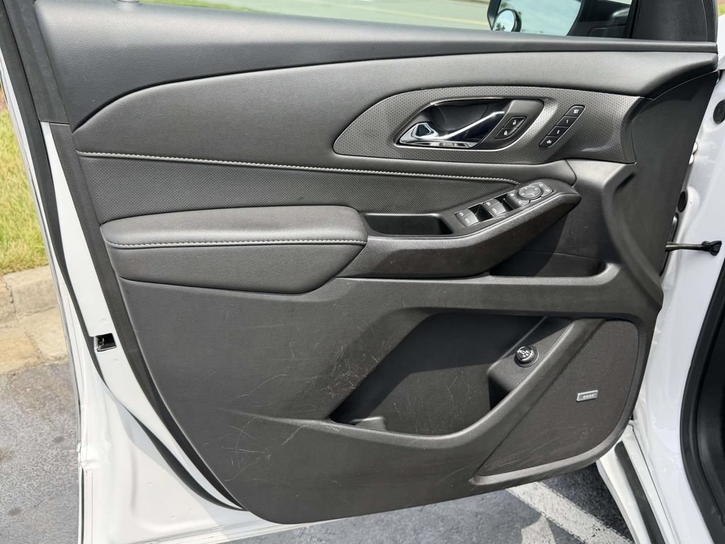 Used 2023 Iridescent Pearl Tricoat Chevrolet Premier image 16