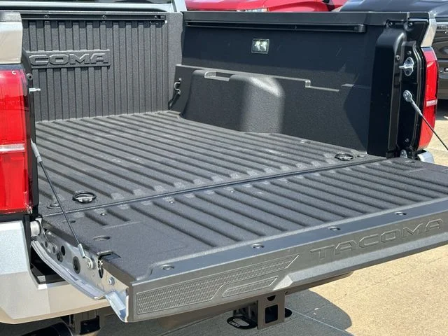 2025 Toyota Tacoma SR5 - Photo 29
