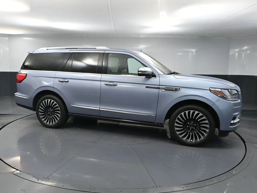 Used 2019 Blue Lincoln Black Label image 2