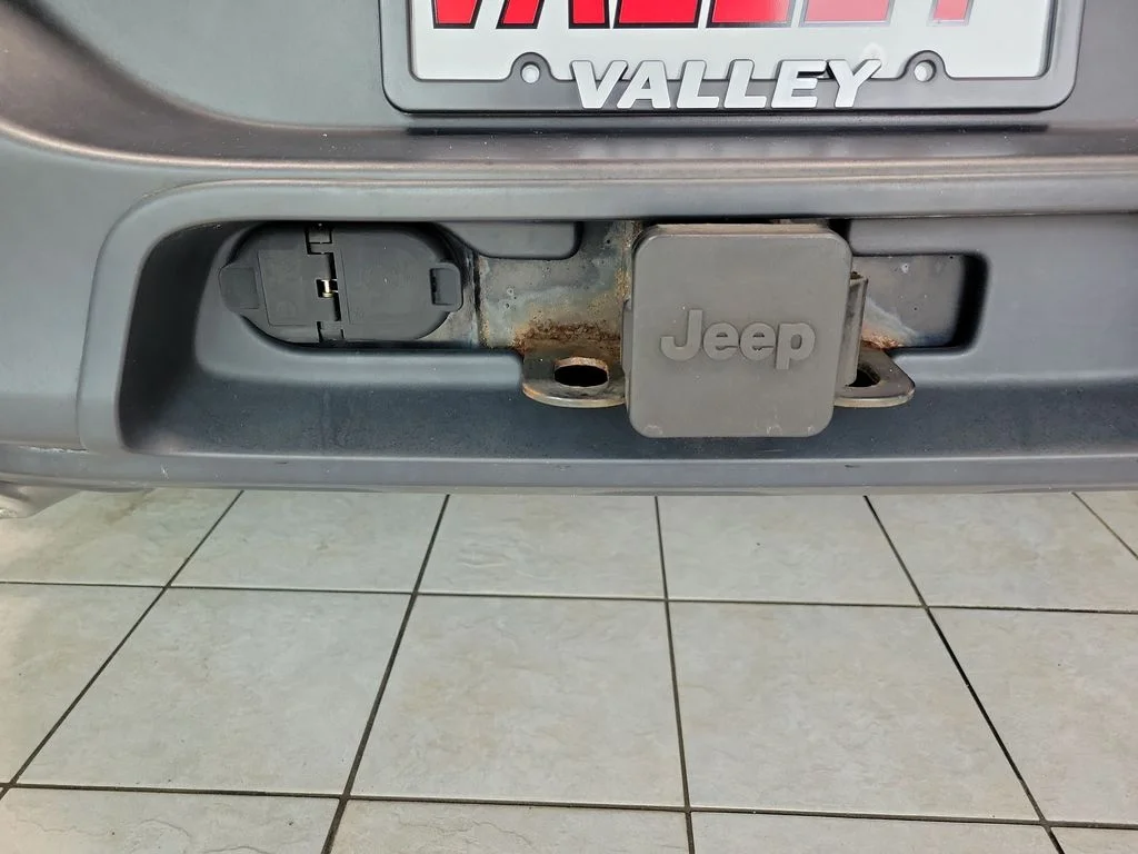 Used 2015 Red Jeep Latitude image 11