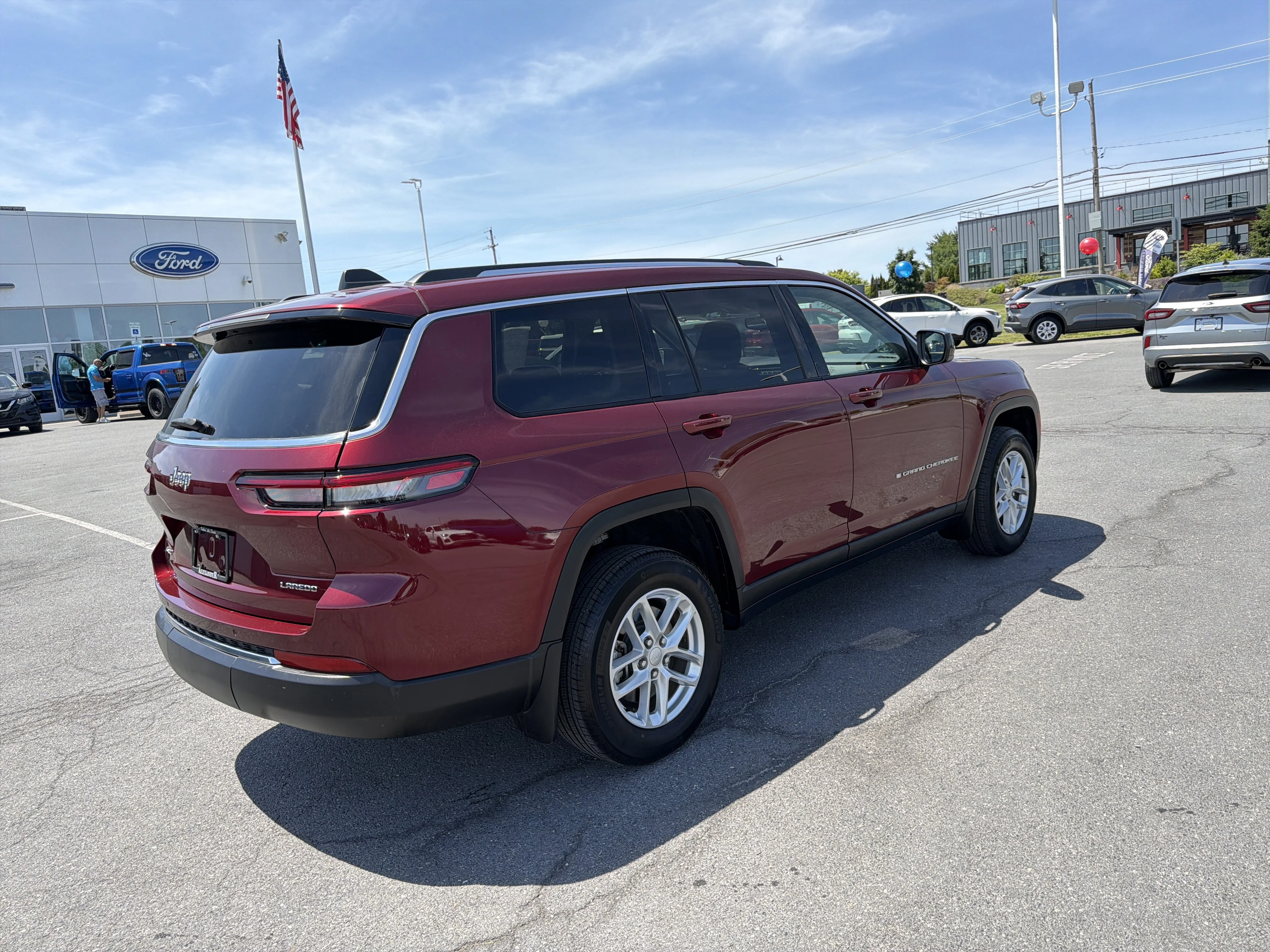 Used 2023 Velvet Red Pearlcoat Jeep Laredo image 3