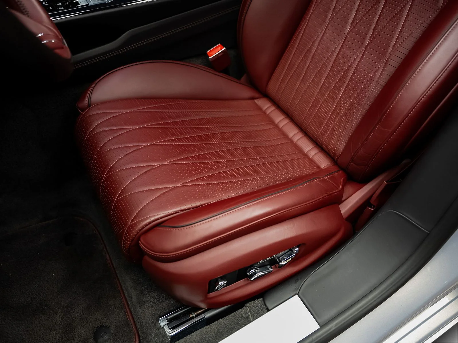 Used 2022 Silver Bentley W12 image 34