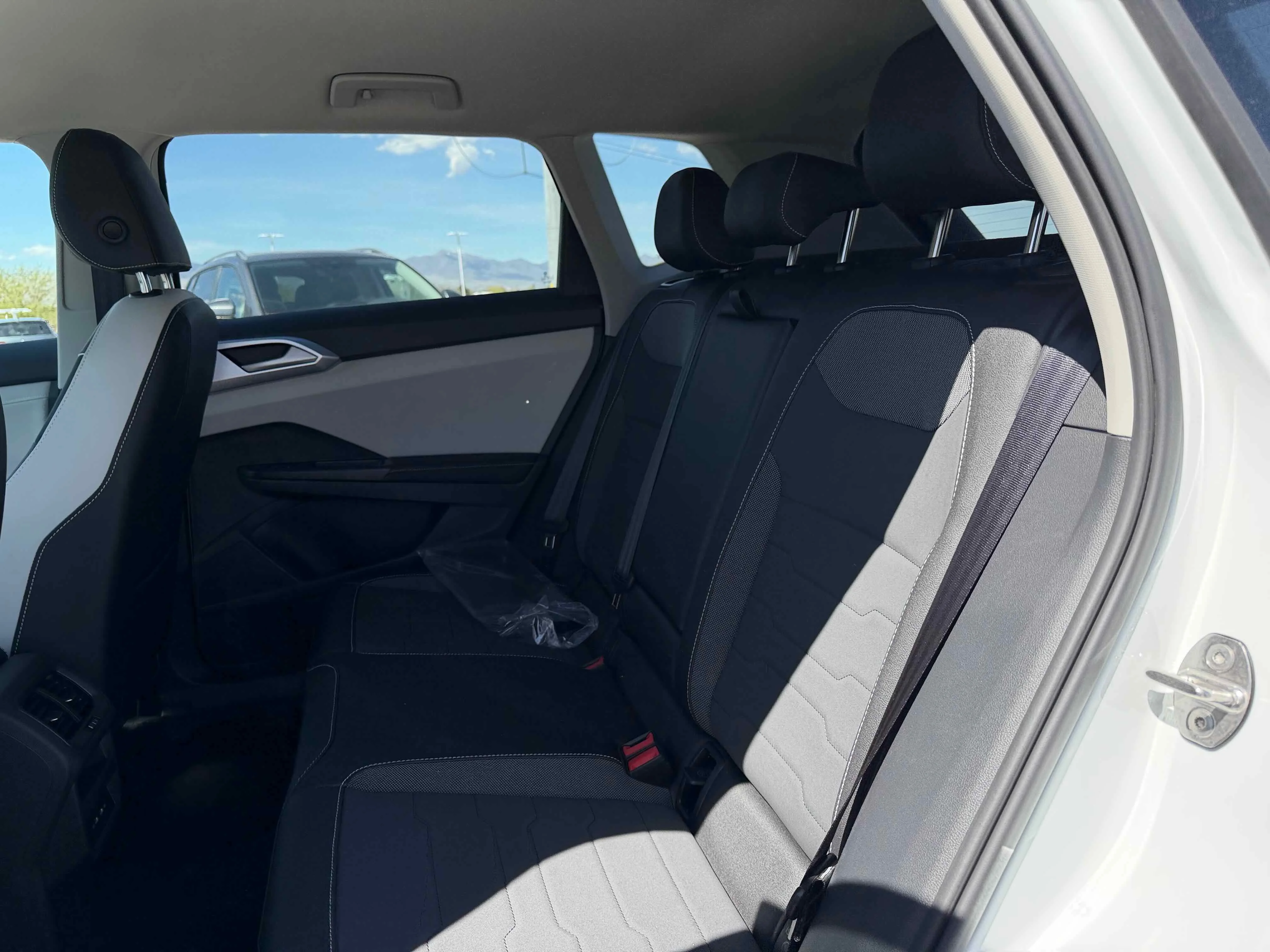 New 2026 Pure White Volkswagen SE image 28