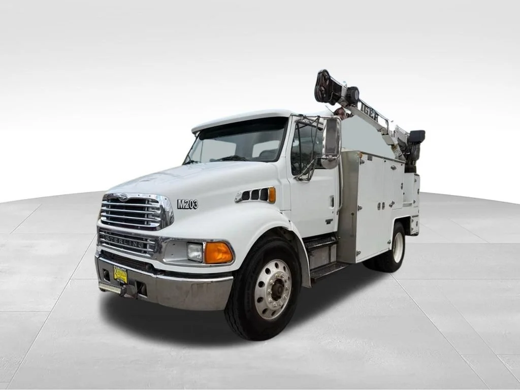 Used 2005 White Sterling ACTERRA image 1