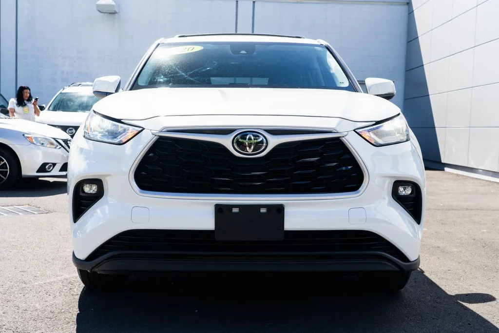 Used 2020 White Toyota LE image 2