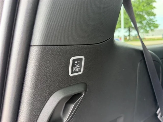 New 2026 High Gloss Black Exterior Paint Jeep Limited Reserve image 7