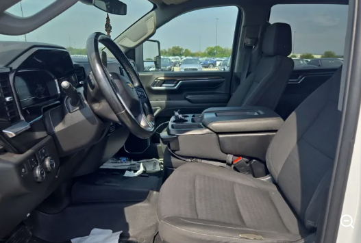 Used 2024 White Chevrolet LT image 10