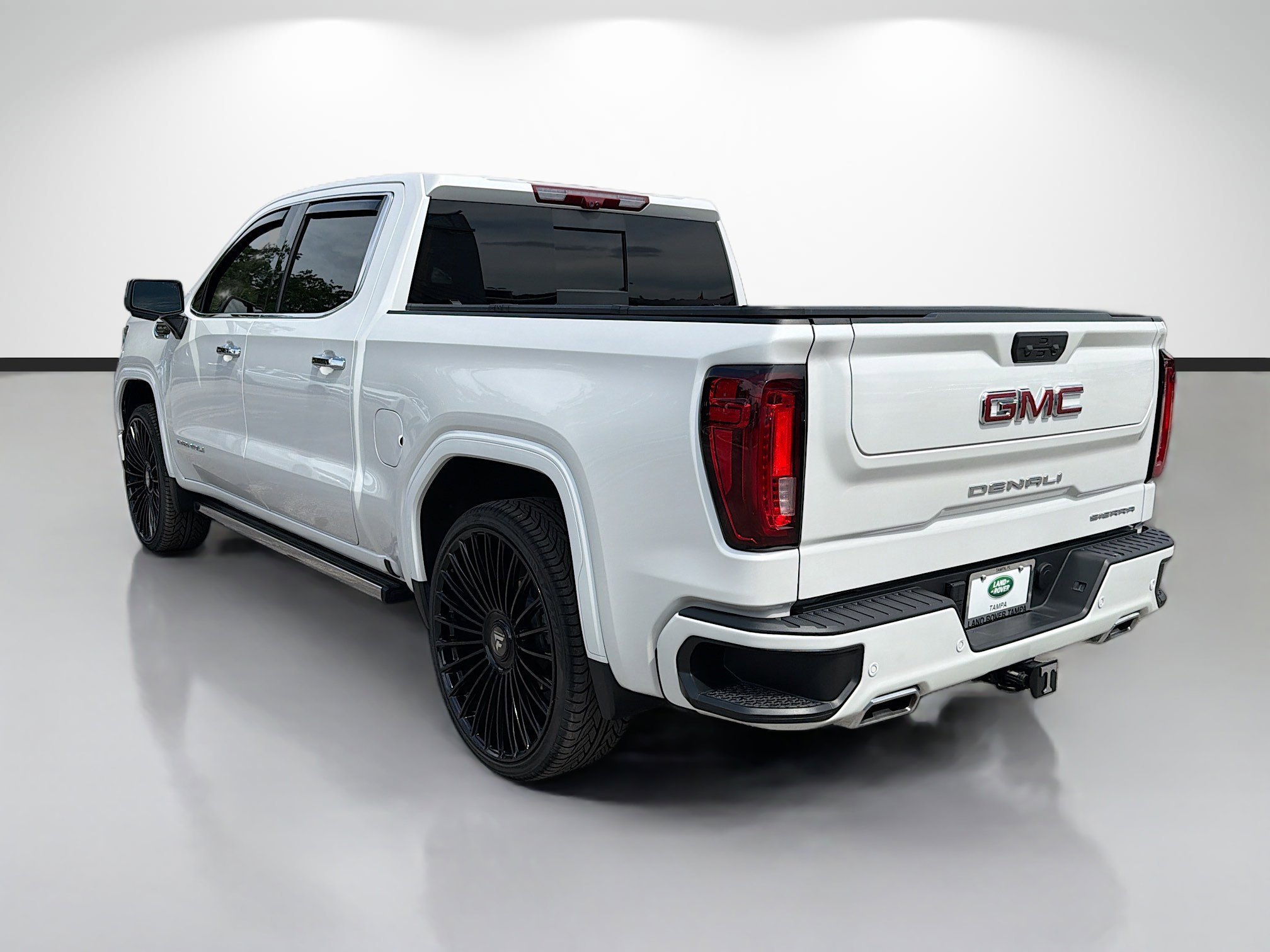 Used 2025 White Frost Tricoat GMC Denali image 3