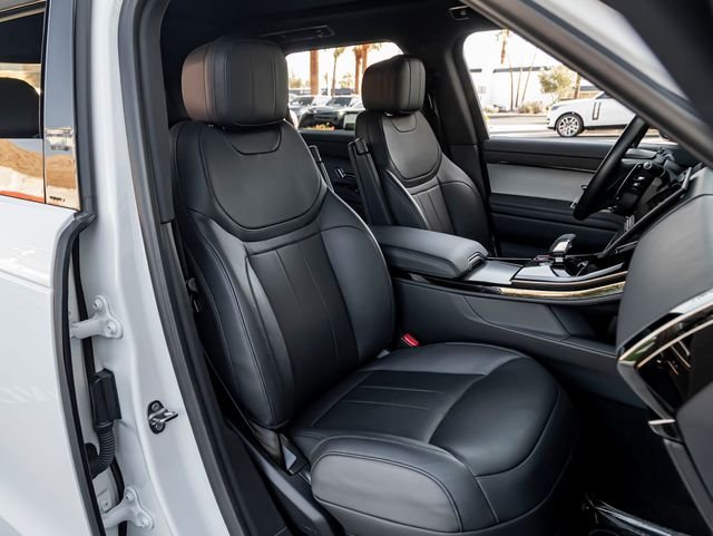 Used 2024 Fuji White Land Rover Dynamic SE image 35