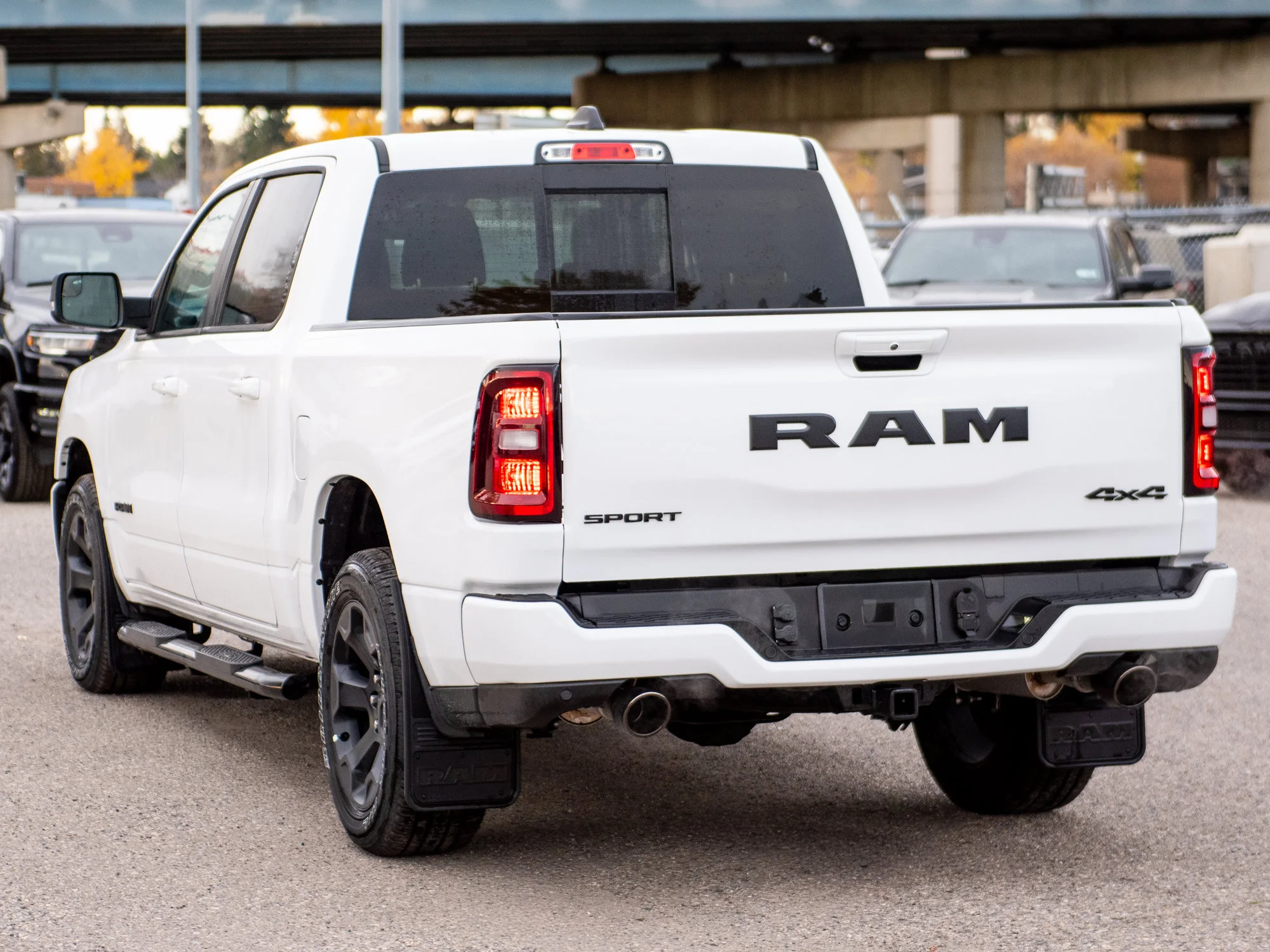 New 2026 White RAM Sport* Crew Cab 4x4, Panoramic Sunroof, Heated Seats/Wheel, Alpine Audio image 3
