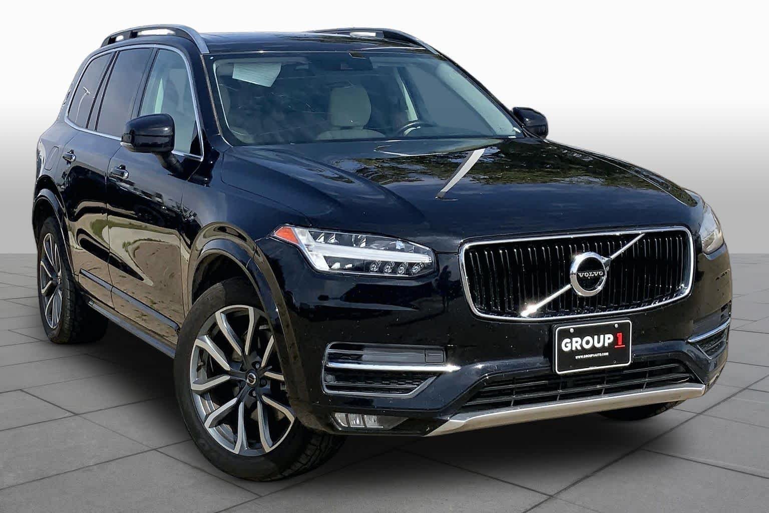 Used 2019 Onyx Black Metallic Volvo Momentum image 3