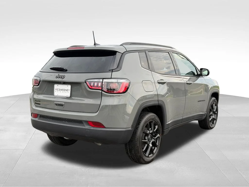 New 2026 Sting-Gray Clearcoat Jeep Latitude image 29