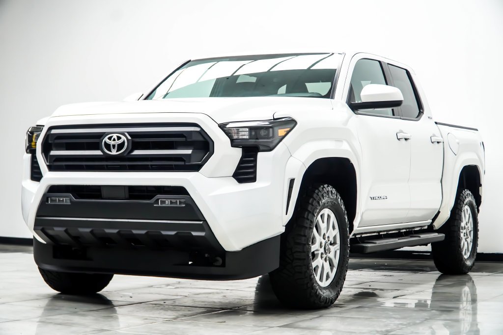 Used 2024 White Toyota SR5 image 12