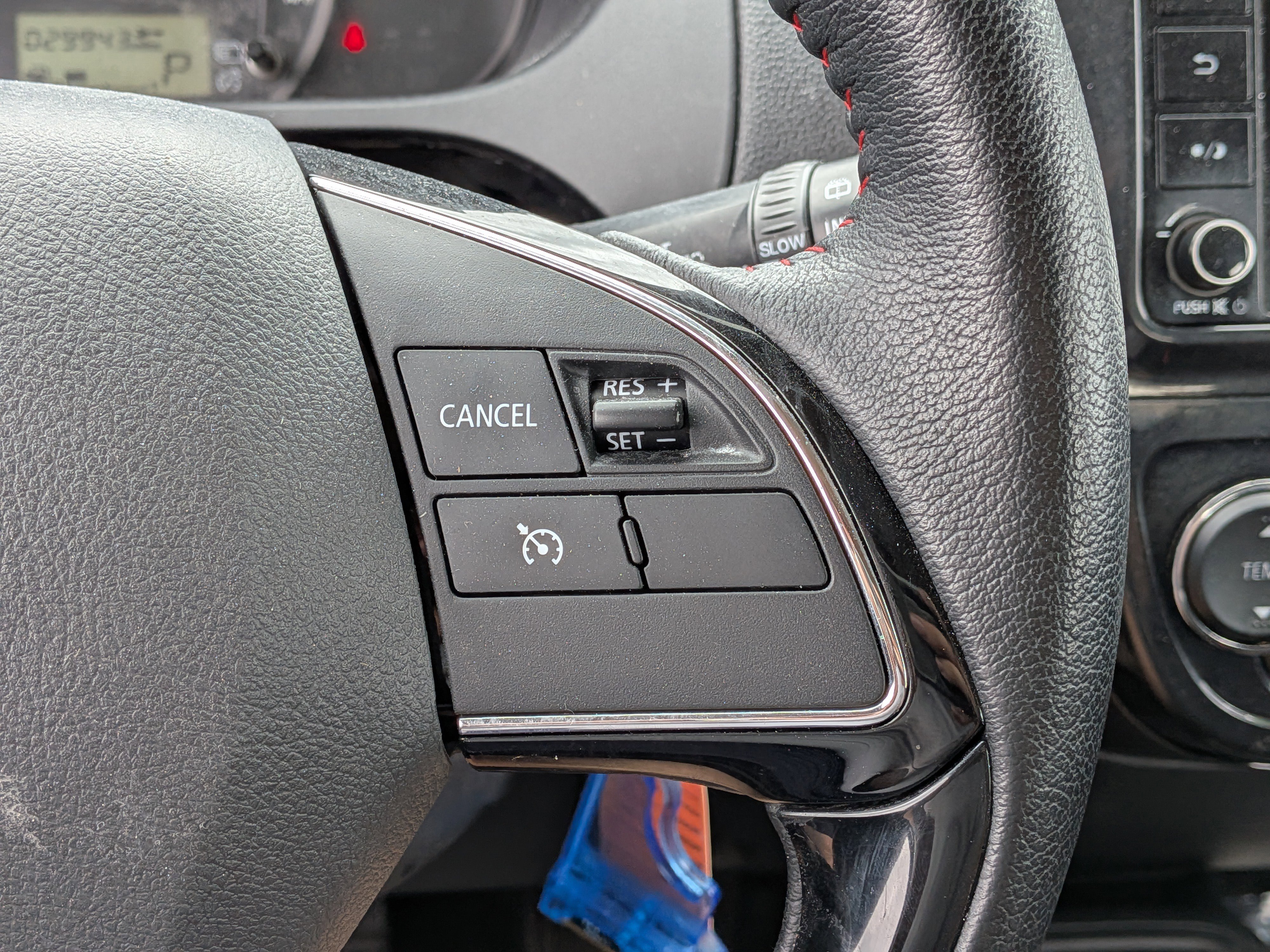 Used 2021 White Diamond Mitsubishi Carbonite Edition image 24