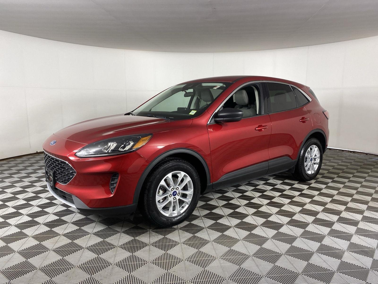 Used 2022 Rapid Red Metallic Tinted Clearcoat Ford SE image 18