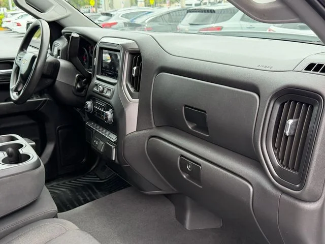 Used 2022 White Chevrolet Custom image 18