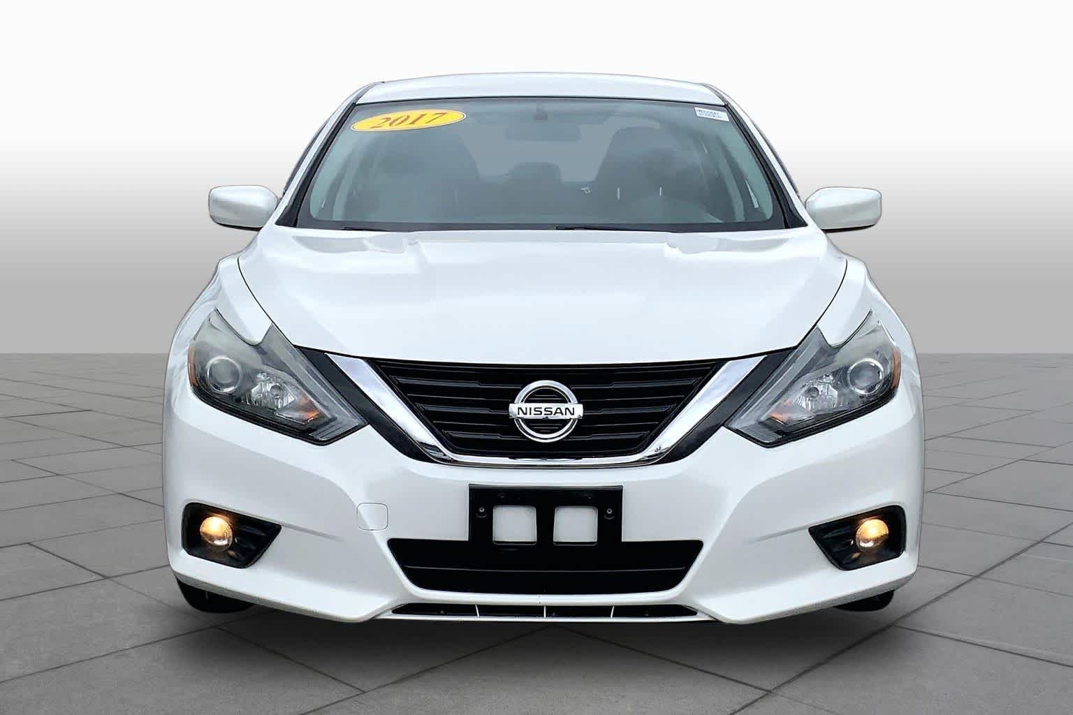 Pre-Owned 2017 Nissan Altima 2.5 SR