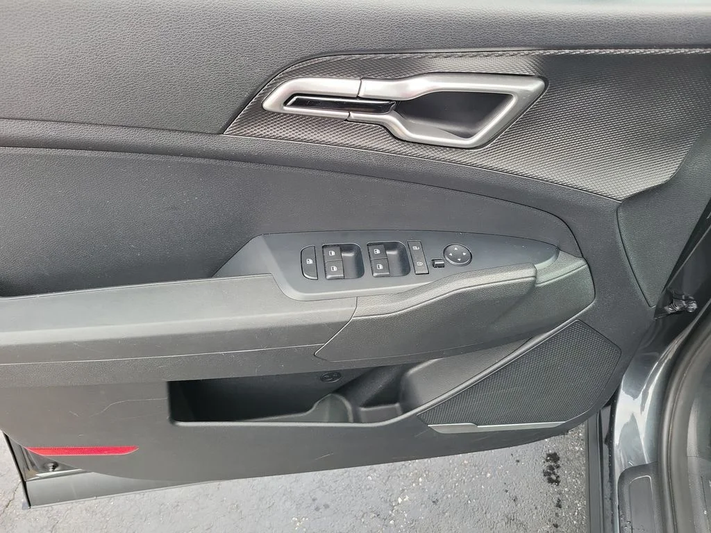 2025 Kia Sportage LX - Photo 20