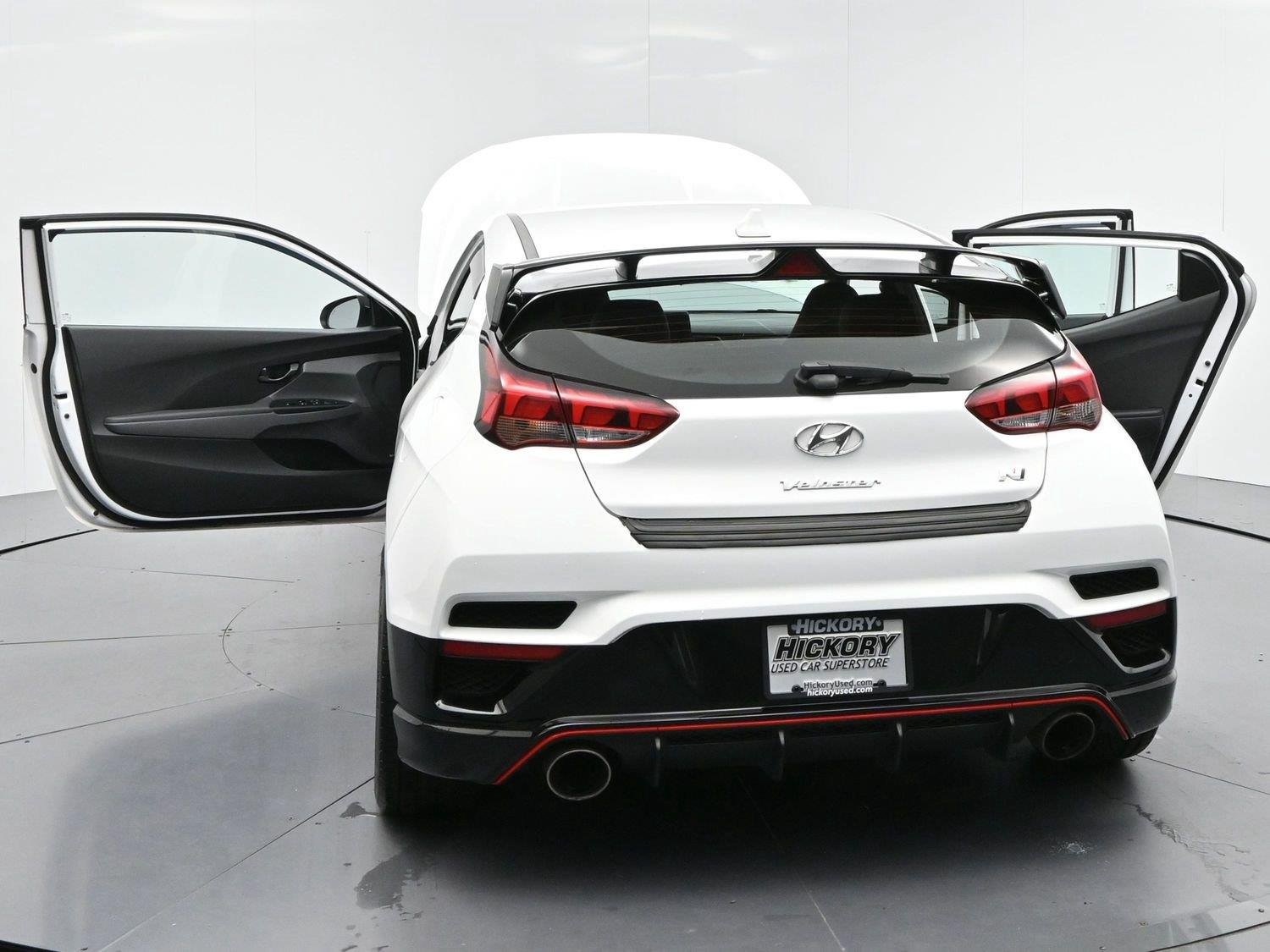 Used 2022 Lunar White Hyundai Base image 39