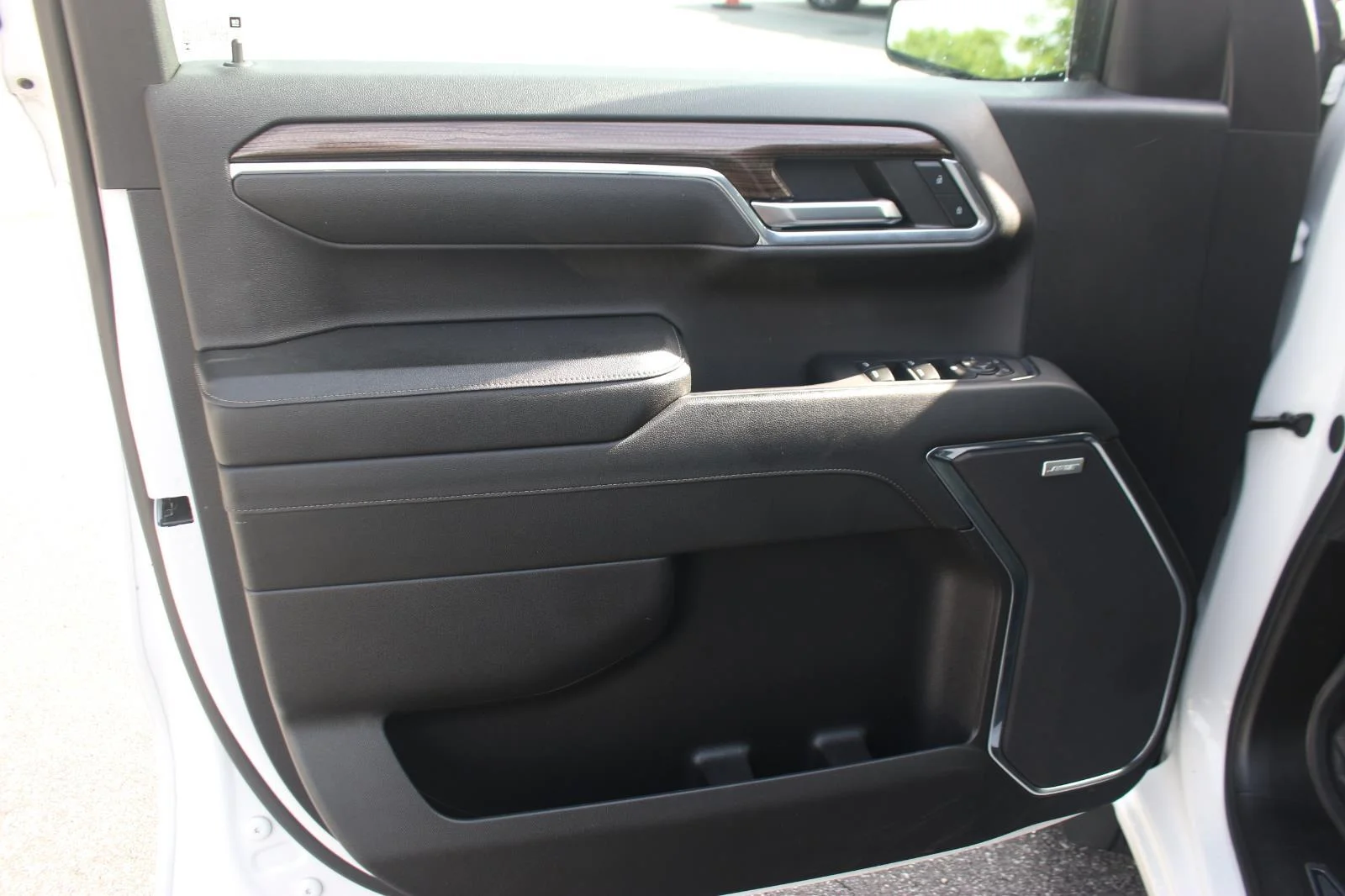 Used 2024 Summit White Chevrolet RST image 14