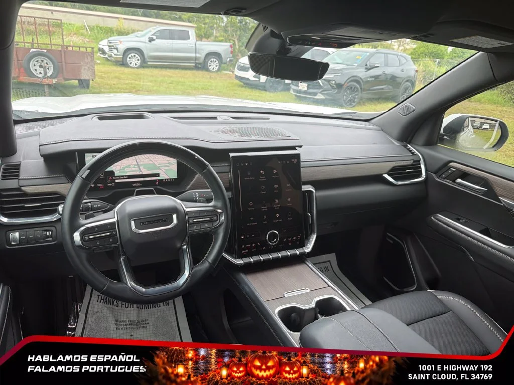 Used 2024 White Frost Tricoat GMC Denali image 28