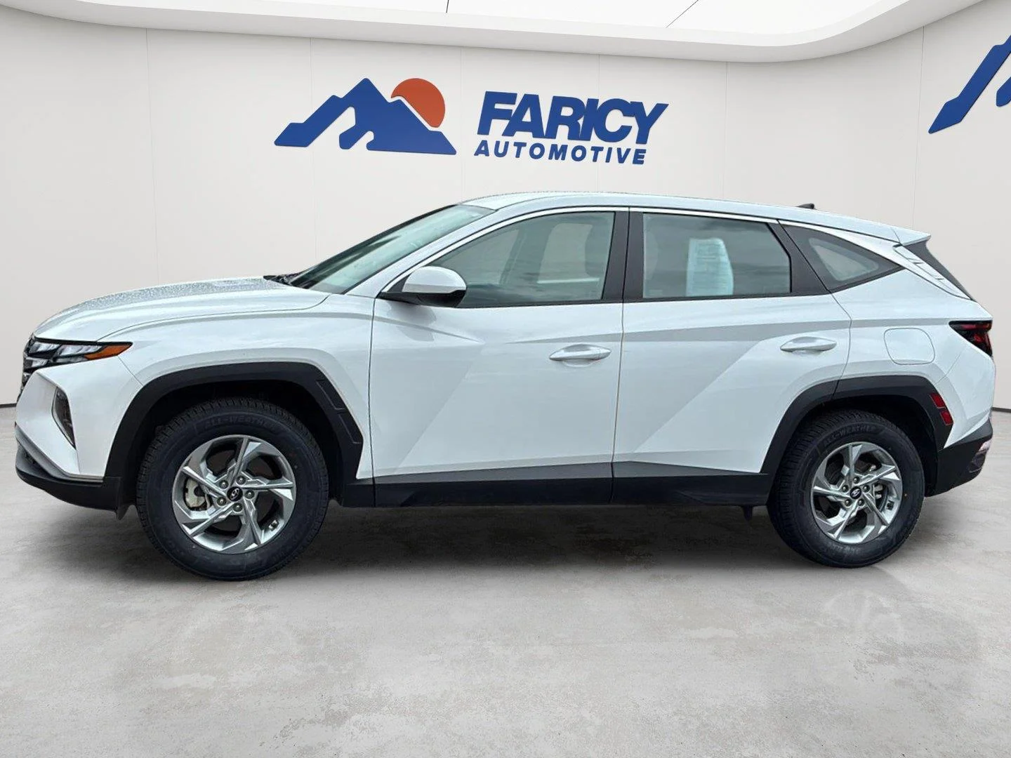 Used 2024 White Pearl Hyundai SE image 1